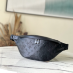 Louis Vuitton Discovery Waist Bag - Black
