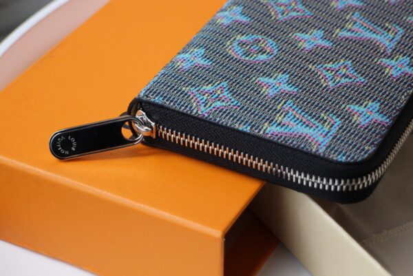 Louis Vuitton Slim Silhouette Zippy Coin Purse - Blue - Image 4