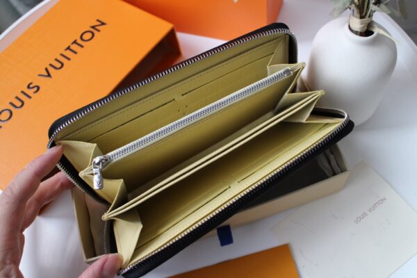 Louis Vuitton Slim Silhouette Zippy Coin Purse - Blue - Image 2