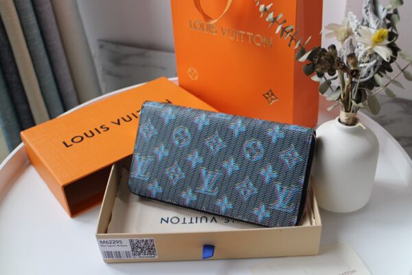 Louis Vuitton Slim Silhouette Zippy Coin Purse - Blue - Image 5