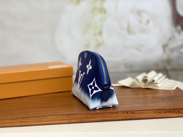 Louis Vuitton Escale Cosmetic Pouch - Blue - Image 4