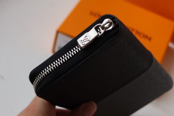 Louis Vuitton Elegant Men's Vertical Zip Wallet - Gray/Black - Image 2