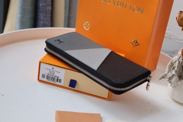 Louis Vuitton Elegant Men's Vertical Zip Wallet - Gray/Black - Image 4