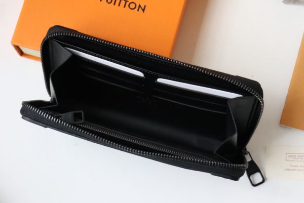 Louis Vuitton Men's Soft Trunk Bag - Black - Image 4