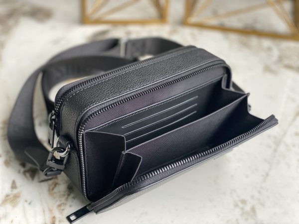 Louis Vuitton Men's ALPHA WEARABLE Wallet - Image 3