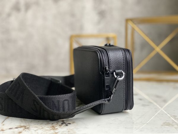 Louis Vuitton Men's ALPHA WEARABLE Wallet - Image 4
