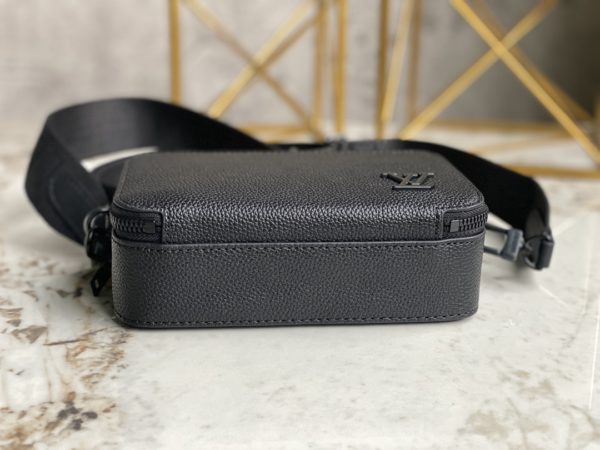 Louis Vuitton Men's ALPHA WEARABLE Wallet - Image 2