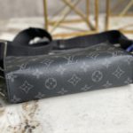 Louis Vuitton Two-Piece Men's Alpha Wearable Wallet - Image 4
