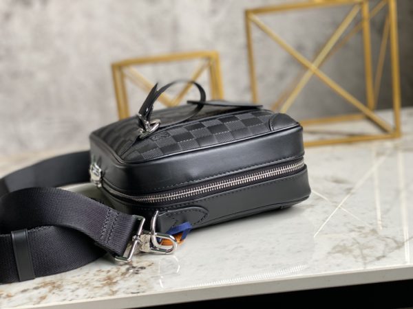 Louis Vuitton Pressed Sirius Messenger Bag - Black - Image 5
