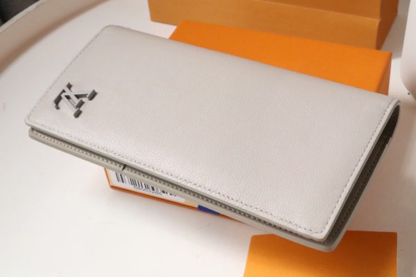 Louis Vuitton New Aerogram Brazza Wallet - Gray - Image 4