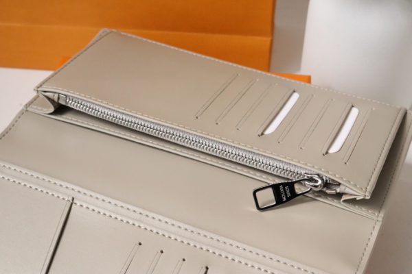 Louis Vuitton New Aerogram Brazza Wallet - Gray - Image 2