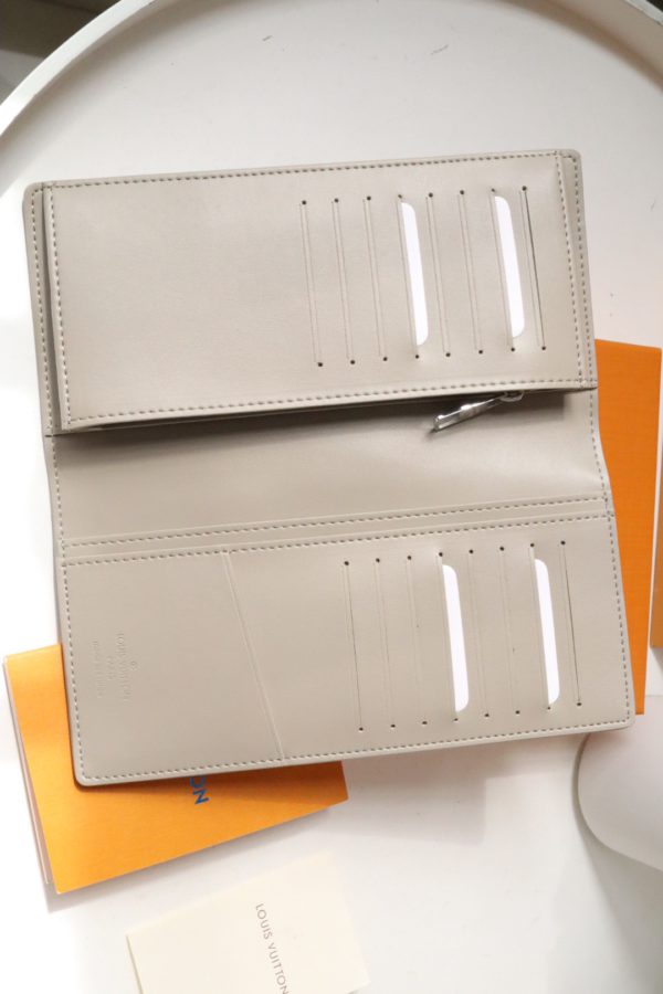 Louis Vuitton New Aerogram Brazza Wallet - Gray - Image 3