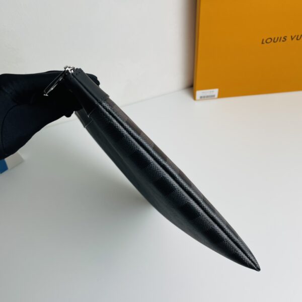 Louis Vuitton Discovery Pochette Handbag - Image 3