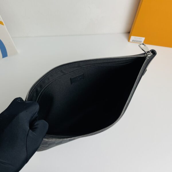 Louis Vuitton Discovery Pochette Handbag - Image 2