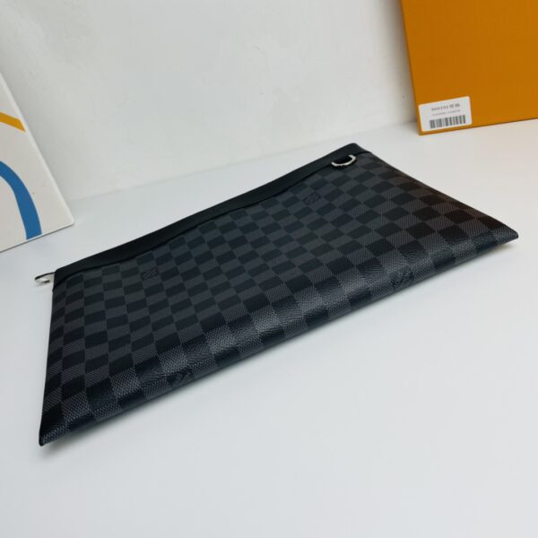 Louis Vuitton Discovery Pochette Handbag - Image 4