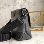 Louis Vuitton Saumur Messenger Bag - Black - Image 4