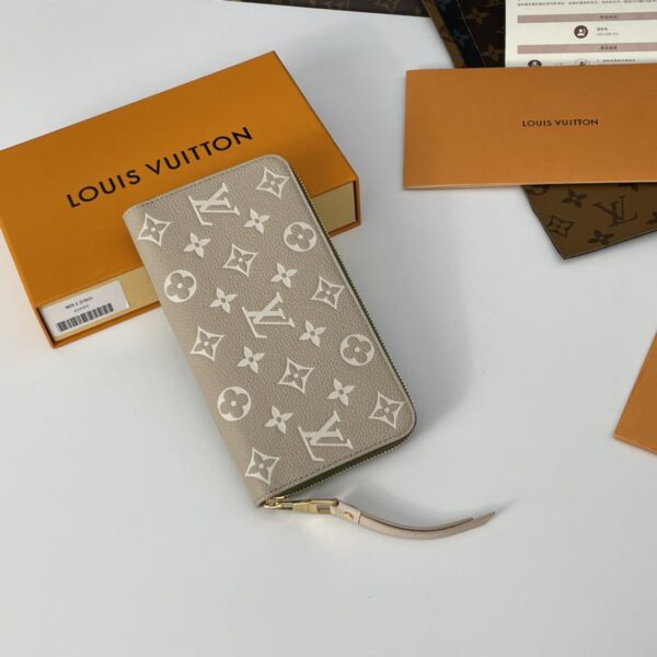 Louis Vuitton Zippy Wallet - Green - Image 5