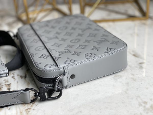 Louis Vuitton Men's DUO Messenger Bag - Gray - Image 5