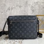 Louis Vuitton Men's District Messenger Bag - Black - Image 3