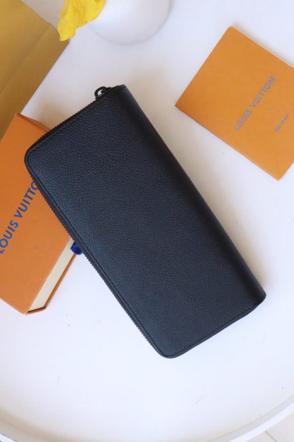 Louis Vuitton Aerogram Leather Zipper Wallet - Black - Image 5