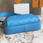 Louis Vuitton Men's OUTDOOR Medium Messenger Bag - Image 4
