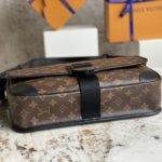 Louis Vuitton ARCHY Medium Men's Messenger Bag - Image 5