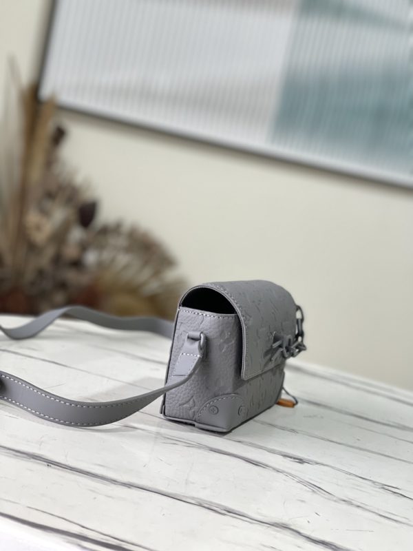 Louis Vuitton Steamer Wearable Wallet - Gray - Image 5