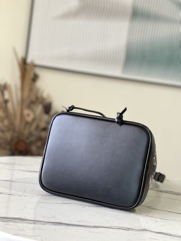 Louis Vuitton Petit Noé Bucket Bag - Image 4