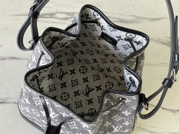 Louis Vuitton Petit Noé Bucket Bag - Image 2