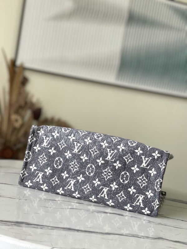 Louis Vuitton OnTheGo Medium-Sized Handbag - Image 4