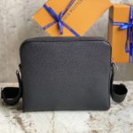 Louis Vuitton Men's ALEX Small Messenger Bag - Black - Image 3