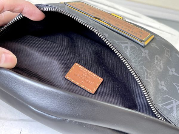 Louis Vuitton Bumbag Presbyopic Fanny Pack Bag - Image 4