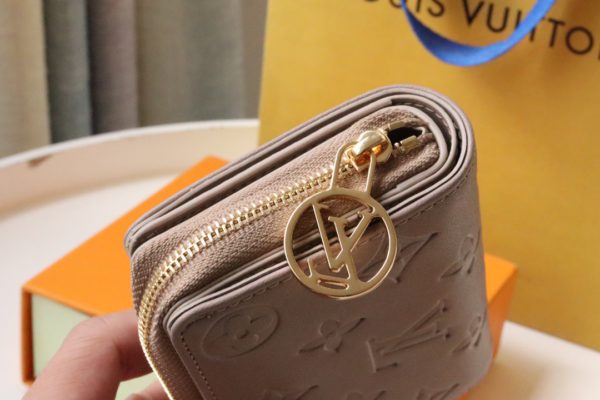 Louis Vuitton Lou Coussin Wallet - Cream - Image 4