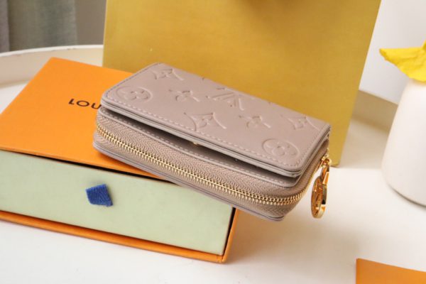 Louis Vuitton Lou Coussin Wallet - Cream - Image 5
