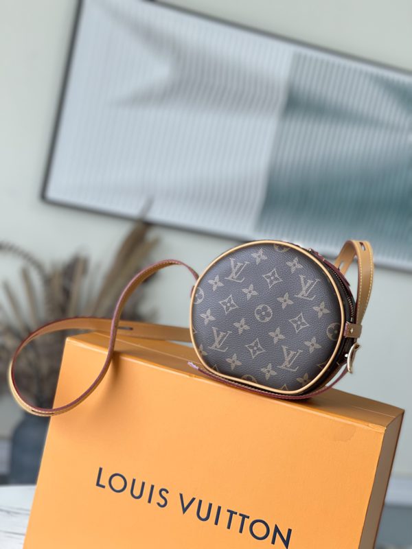 Louis Vuitton Boîte Chapeau Souple Handbag