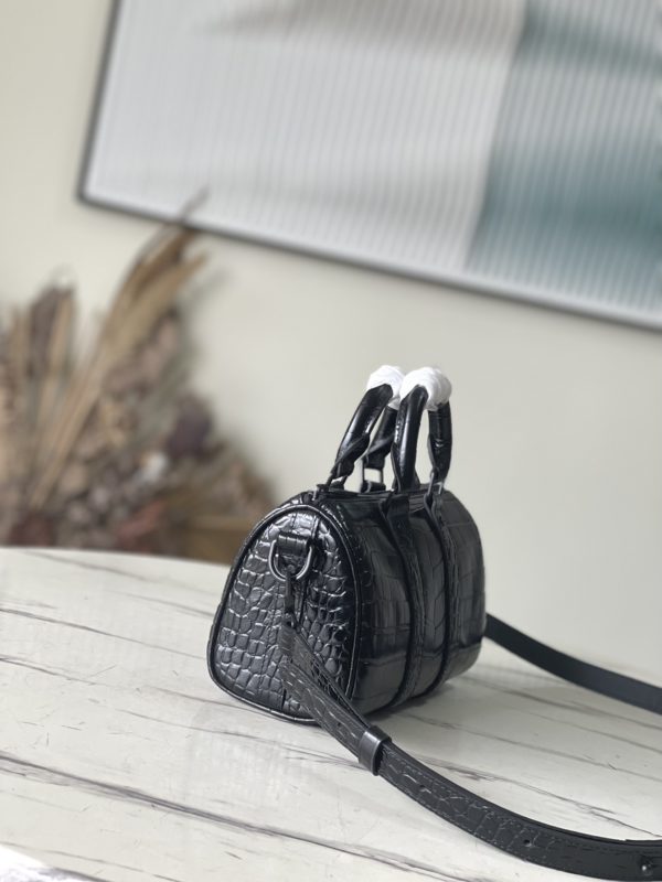 Louis Vuitton Black Crocodile Pattern Men's Bag - Image 9