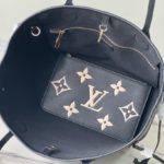 Louis Vuitton Neverfull Medium-Sized Handbag - Image 7