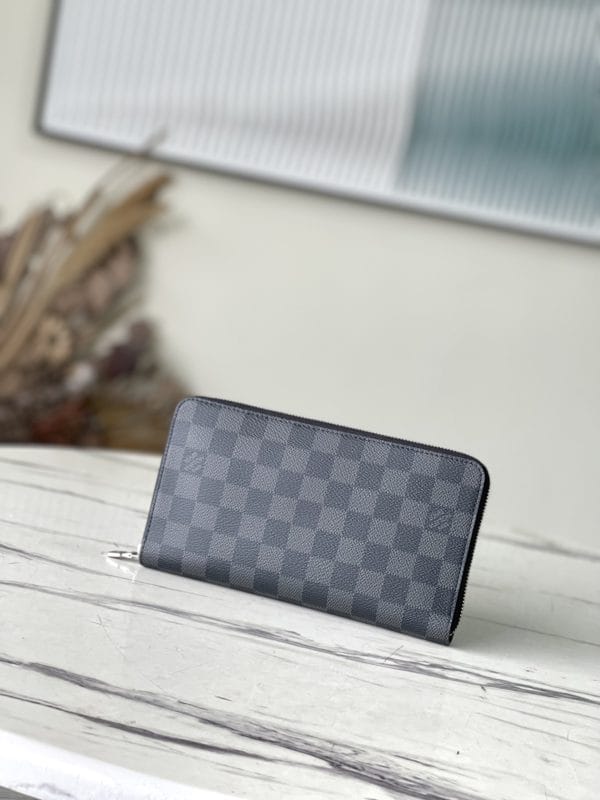 Louis Vuitton Haig Zippy Organizer Wallet
