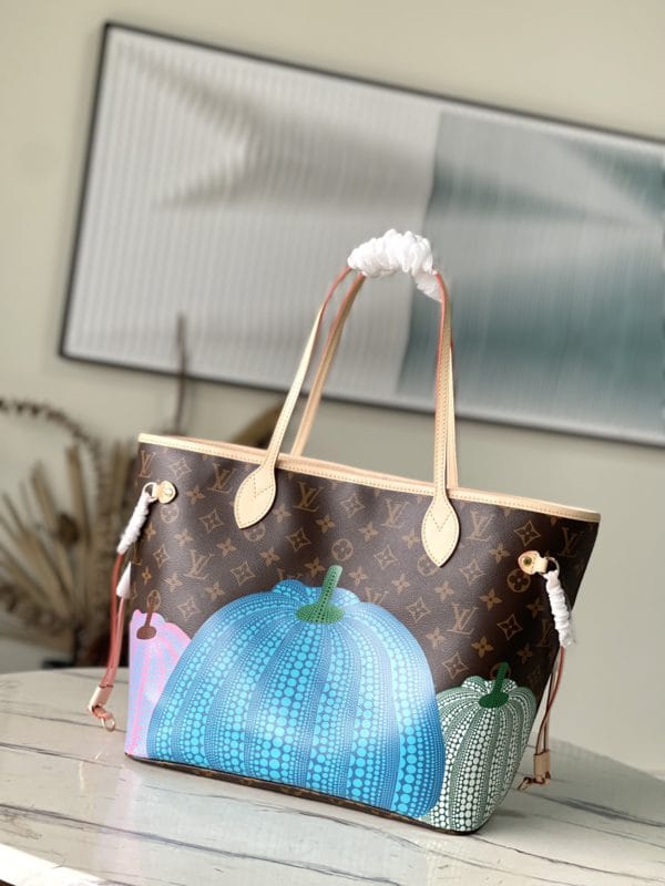 Louis Vuitton Neverfull Medium Handbag - Image 9