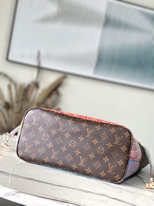Louis Vuitton Neverfull Medium Handbag - Image 5