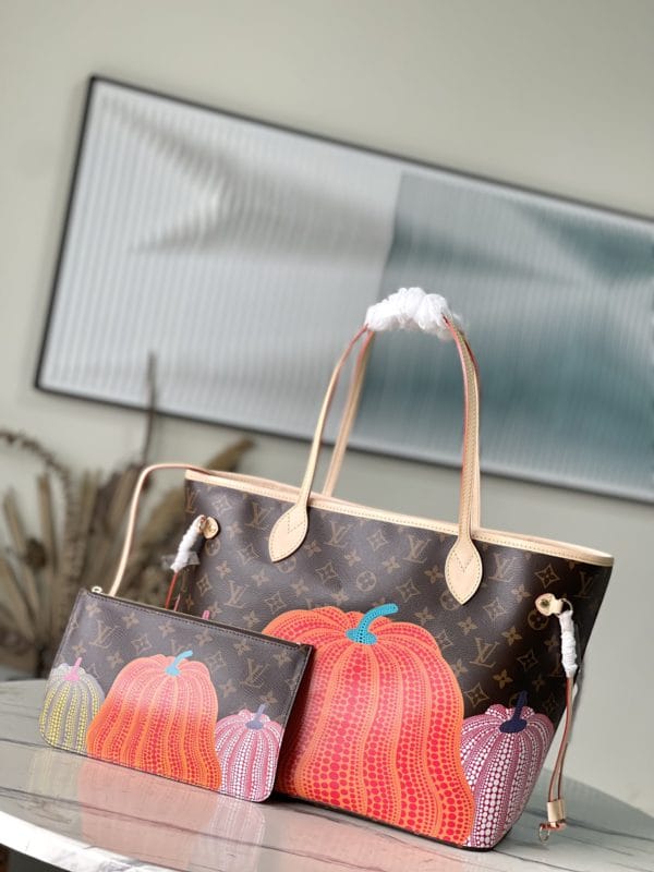 Louis Vuitton Neverfull Medium Handbag