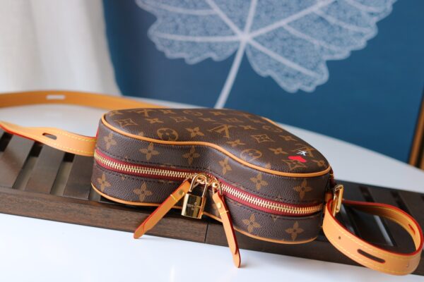 Louis Vuitton Boîte Chapeau Souple Handbag – Brown - Image 3