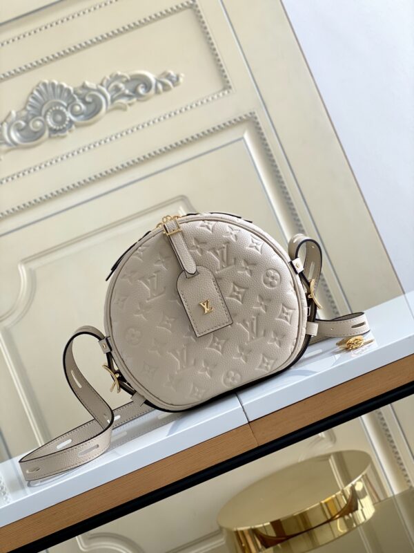 Louis Vuitton Boîte Chapeau Souple Handbag - White