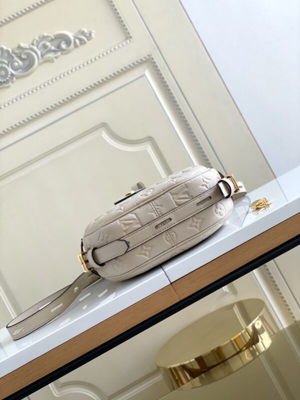 Louis Vuitton Boîte Chapeau Souple Handbag - White - Image 3