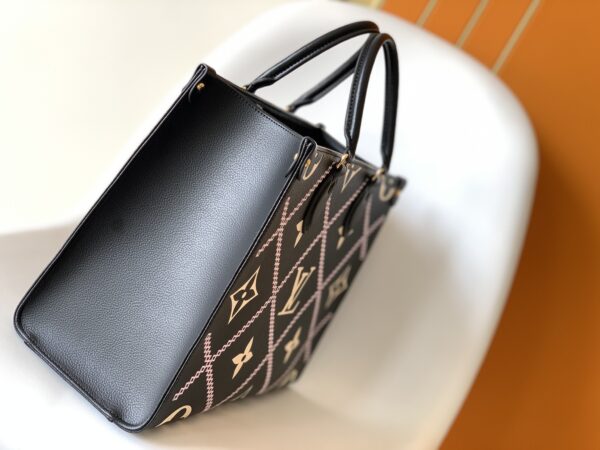 Louis Vuitton ONTHEGO Medium Handbag – Black - Image 5