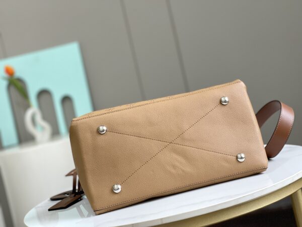 Louis Vuitton Beaubourg Hobo Medium Handbag - Brown - Image 3