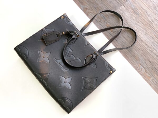 Louis Vuitton OnTheGo Medium Tote bag - Black - Image 2