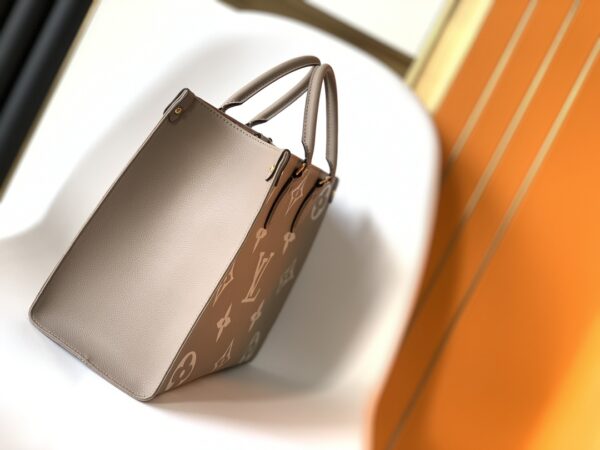 Louis Vuitton ONTHEGO Medium Handbag – Gray - Image 5