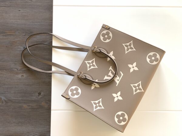 Louis Vuitton ONTHEGO Medium Handbag – Gray - Image 2