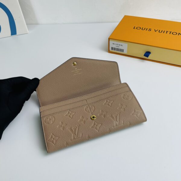 Louis Vuitton Monogram Envelope Style Sarah Wallet - Apricot - Image 3